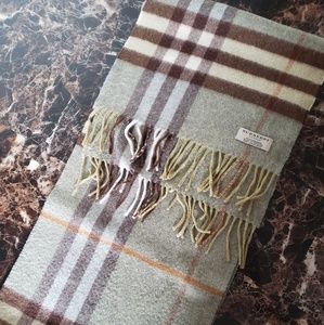 BURBERRY LONDON CASHMERE SCARF! Light green!